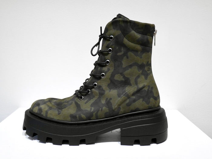 Camouflage Zipped Boots