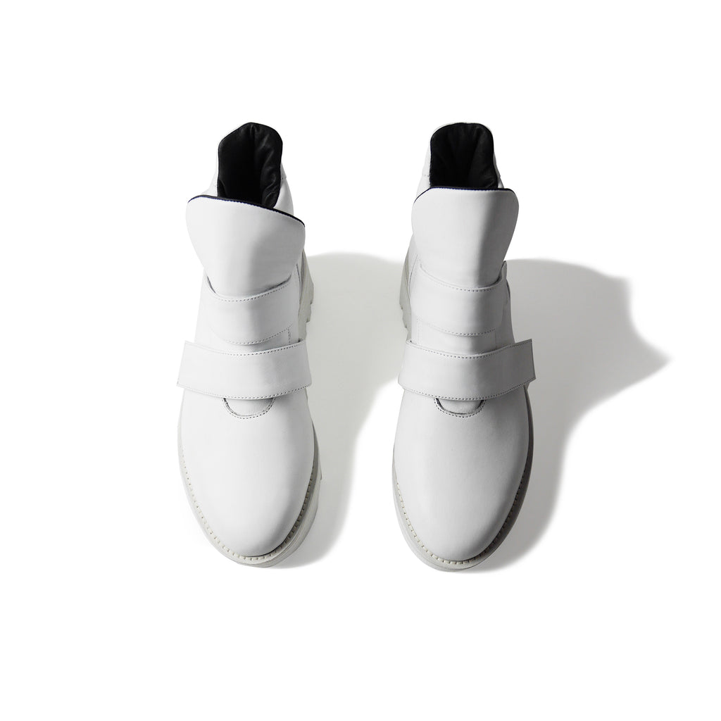 EARTH Leather Boots White
