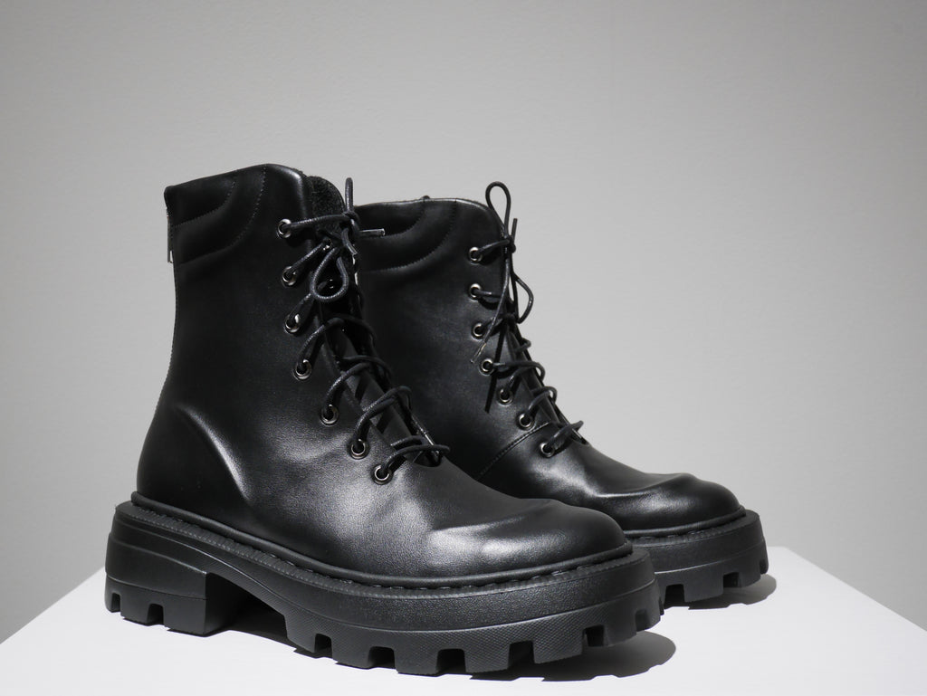 Black Leather Zipped Boots
