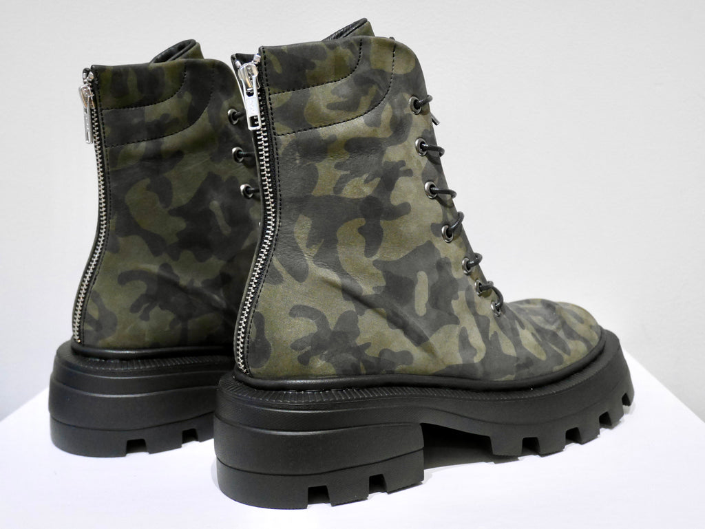 Camouflage Zipped Boots
